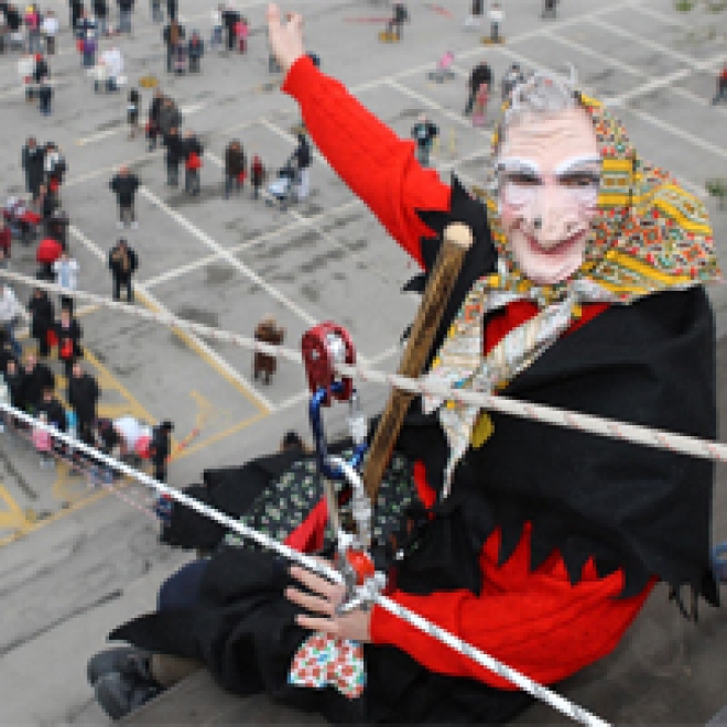 Befana Pompieropoli Piazza Cavour Rimini