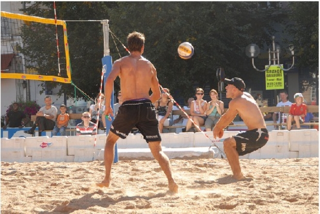 Esito Young Volley On The Beach