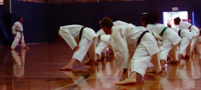 Giovani atlete di Riccione si allenano con i campioni di karate