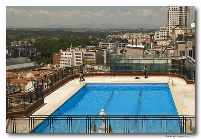 Nuova piscina all'hotel Roma di Riccione 