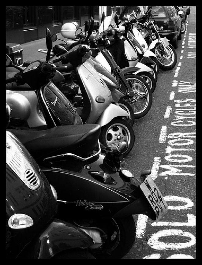 Posteggi spiaggia biciclette scooter e moto