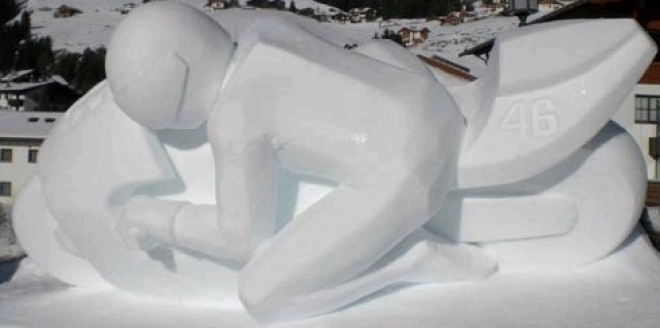 Scultura Di Neve Valentino Rossi