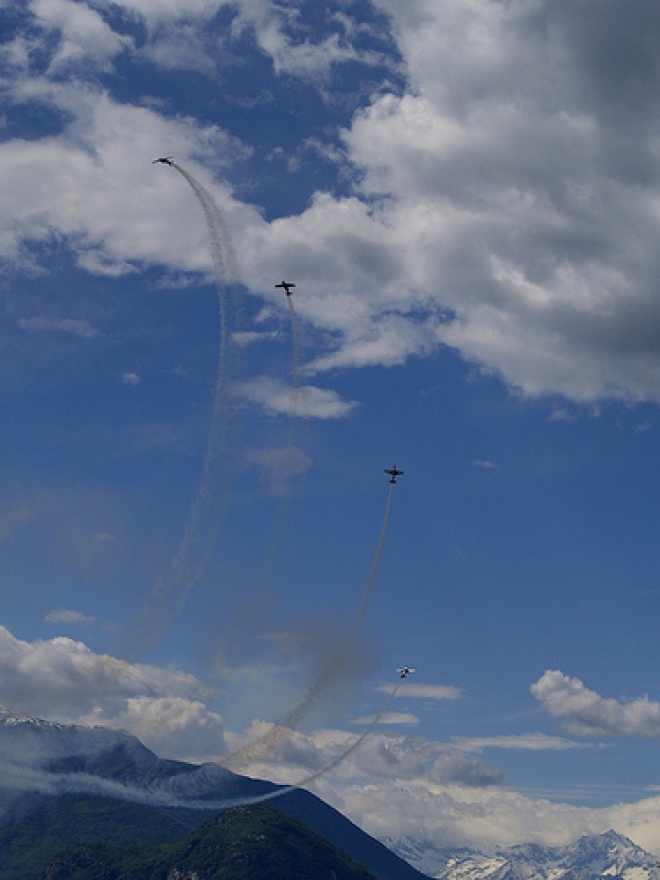 Spettacolo di acrobati aerei a Imola