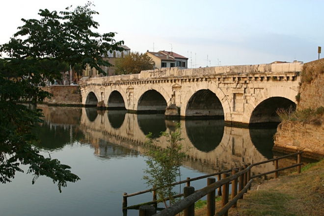 Strada Ponte Tiberio