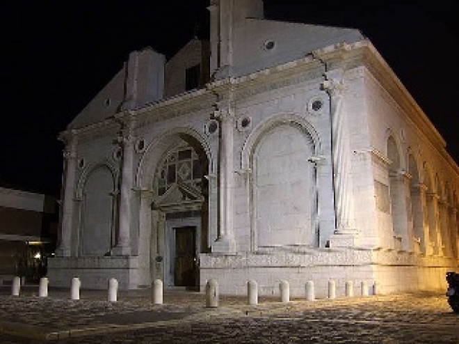 Tempio Malatestiano Di Sera Rimini